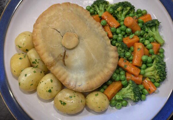 Minced Beef and Onion Pie  200g